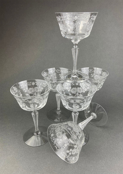 Copas altas antiguas de cristal para sorbete de Fostoria. Diseño grabado en rosa medianoche. Juego de seis copas de 113 ml. Repuestos. Alta cocina.