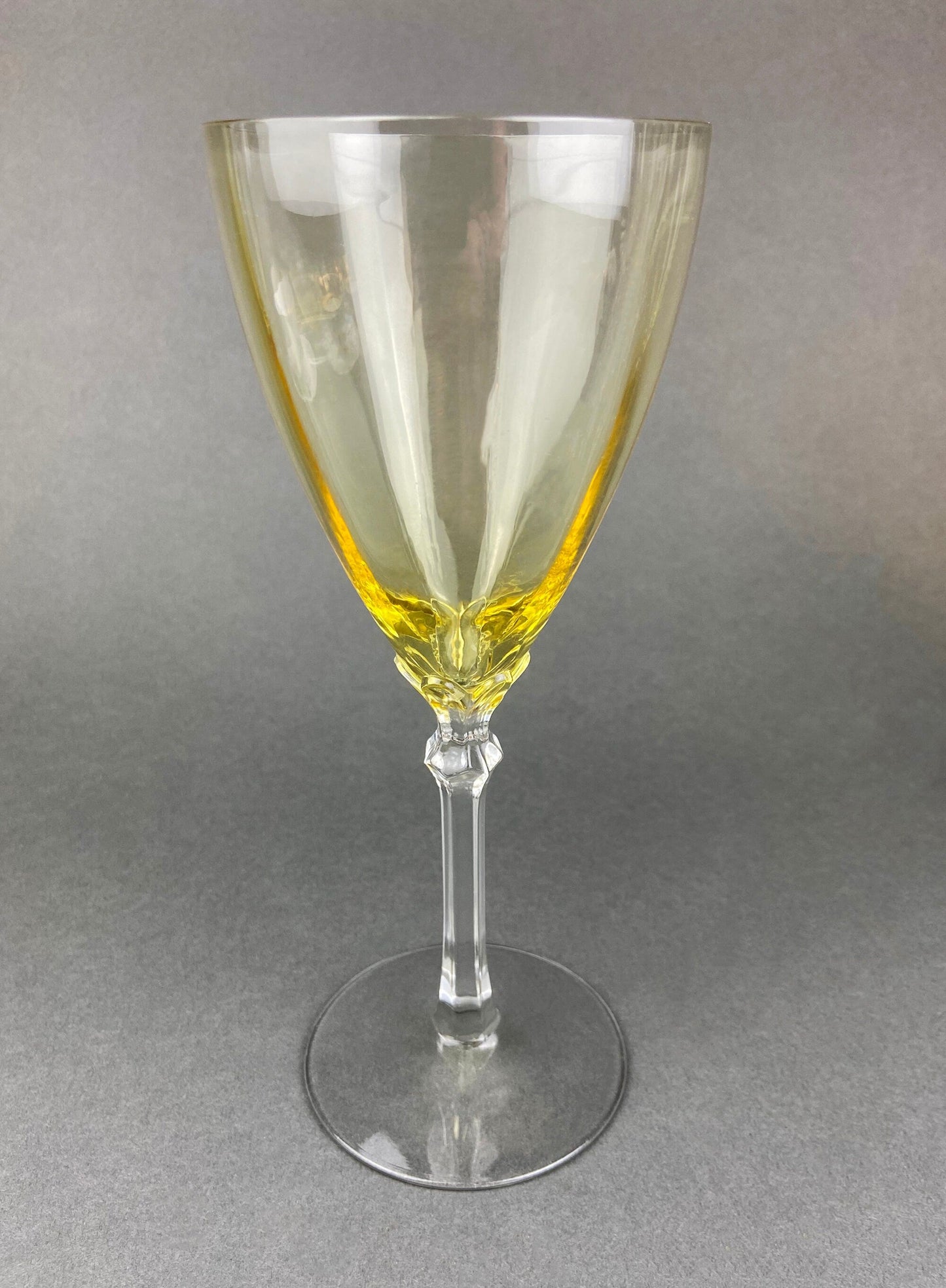 Cristal Fostoria vintage color topacio, alto, color clarete. Copas de color amarillo claro. Juego de dos copas con base dorada. Alta cocina.
