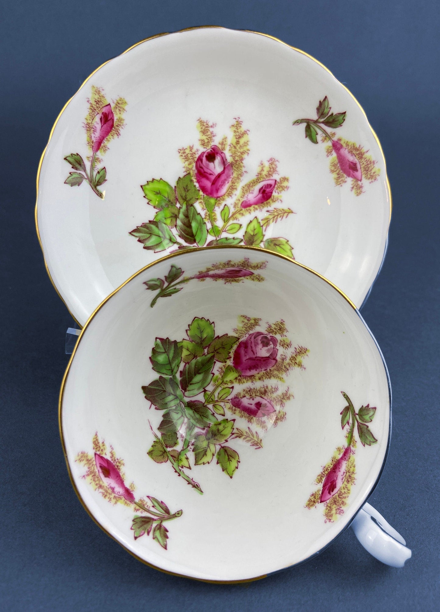 Tasse et soucoupe vintage pour thé/café. Royal Chelsey Moss Rose. Porcelaine fine anglaise. Service de table raffiné. Pièce de collection.