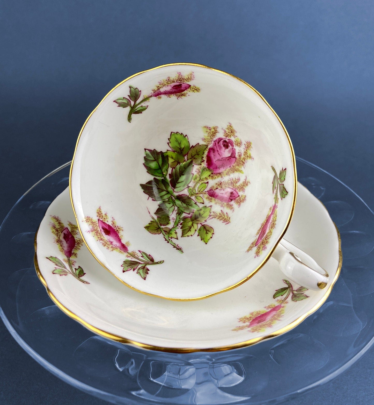 Tasse et soucoupe vintage pour thé/café. Royal Chelsey Moss Rose. Porcelaine fine anglaise. Service de table raffiné. Pièce de collection.