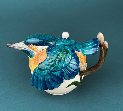 Bonita tetera con forma de amapola roja. Abeja sentada en la tapa. Estilo rústico moderno. Regalo para amantes del té. Lista de regalos de boda. Celebración de primavera. Coleccionable.