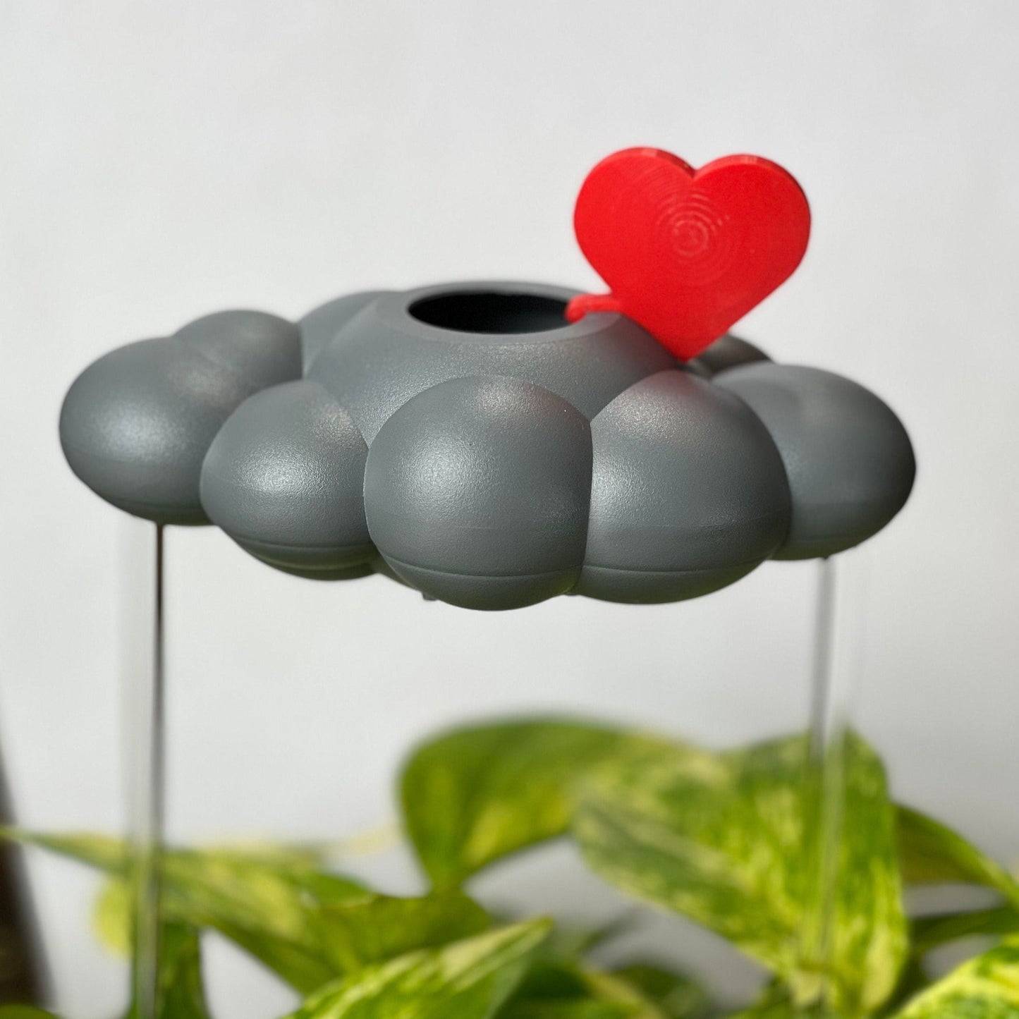 Llavero con Nube de Lluvia Tormentosa y Corazón Rojo