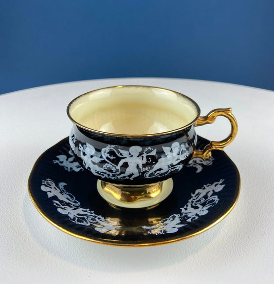 Taza y platillo vintage de porcelana fina isabelina: Cupidos pintados a mano