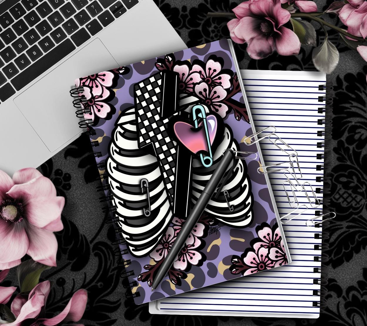 Carnet à couverture rigide style gothique et punk, motif cage thoracique dessiné à la main – 160 pages lignées pour les tâches quotidiennes, les notes et les écrits personnels