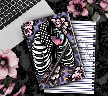 Carnet à couverture rigide style gothique et punk, motif cage thoracique dessiné à la main – 160 pages lignées pour les tâches quotidiennes, les notes et les écrits personnels