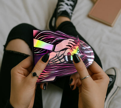 Pegatina de Femme Fatale: Arte pop gótico, vinilo impermeable (brillante u holográfico)