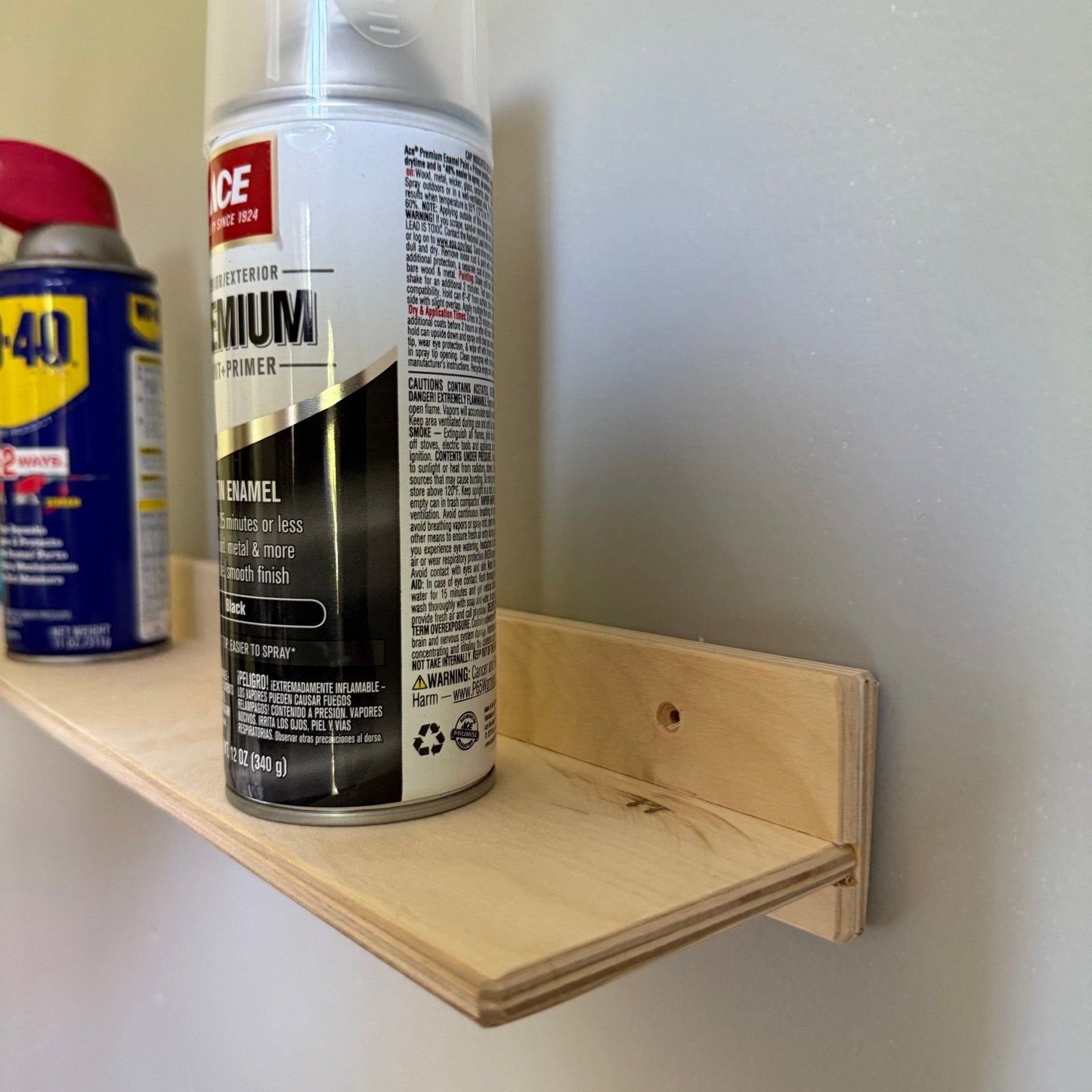 Étagère de rangement pour bouteilles et canettes dans le garage