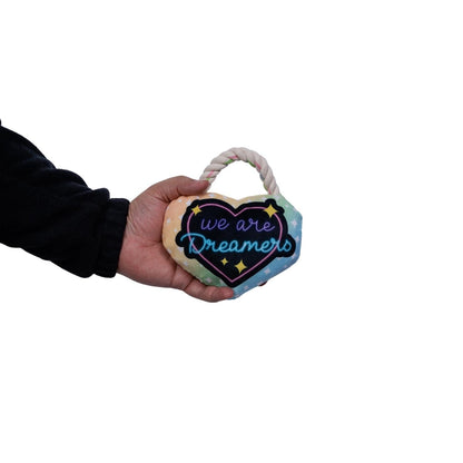 Peluche de corazón para perro: con chirriador y papel arrugado para un juego divertido 