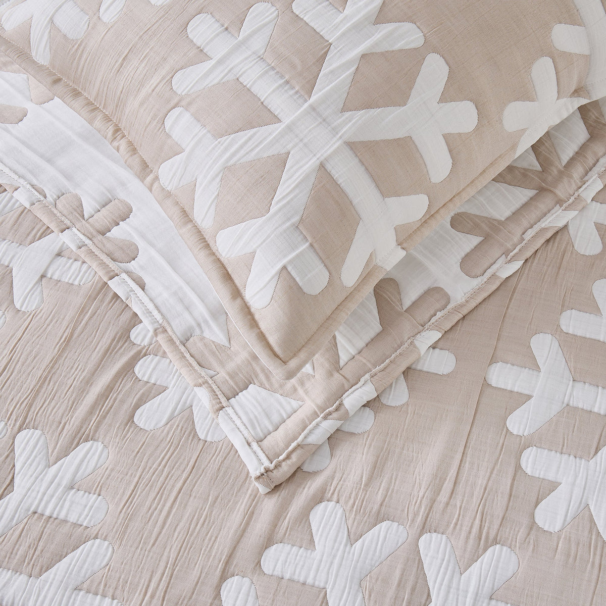 Matelassé Snowflake Quilt Set beige with white applique snowflakes Great Bay Home quilts on Tampa Home & Garden Store