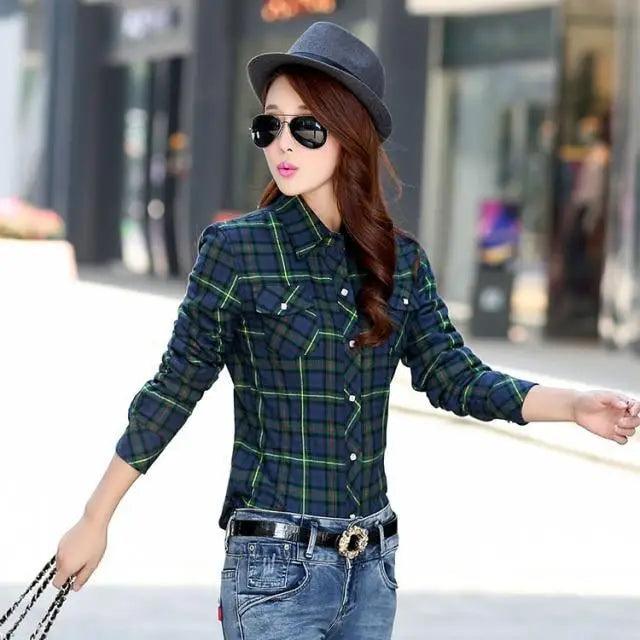 Stevvex plaid shirt-style coat jacket for women in dark green plaid with button front on Tampa Home & Garden Store