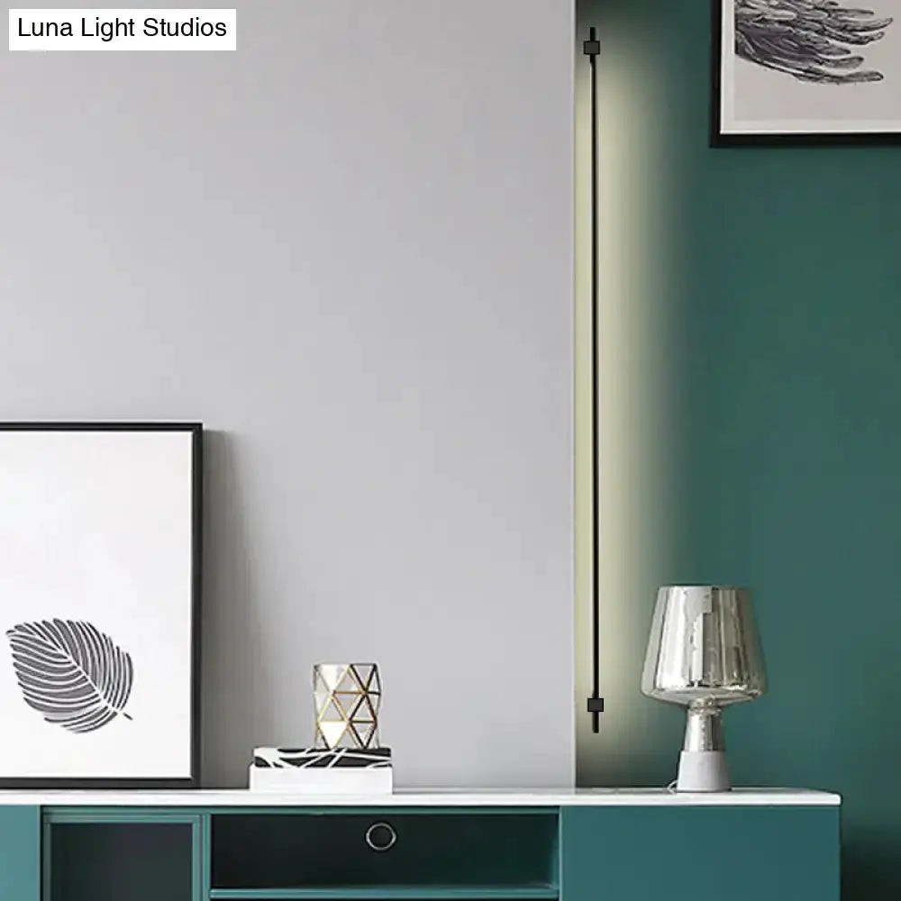 Minimalist Black and Gold Feather Wing Wall Lamp