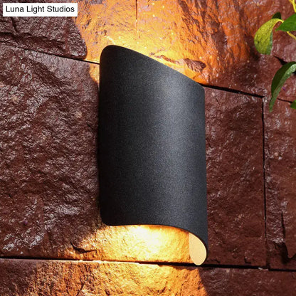 Modern black curved LED outdoor wall lamp Decorbites metal wall light with warm glow on Tampa Home & Garden Store
