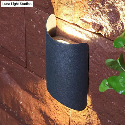 Decorbites black curved LED outdoor wall lamp, wall-mount, matte metal housing, emits warm light on Tampa Home & Garden Store