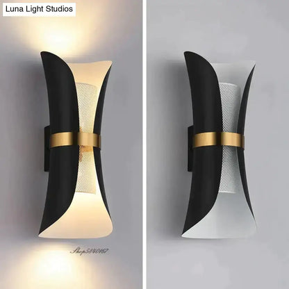 Black and Gold Curved Wall Lamp for Bedroom