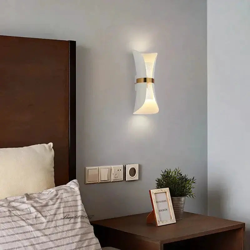Black and Gold Curved Wall Lamp for Bedroom