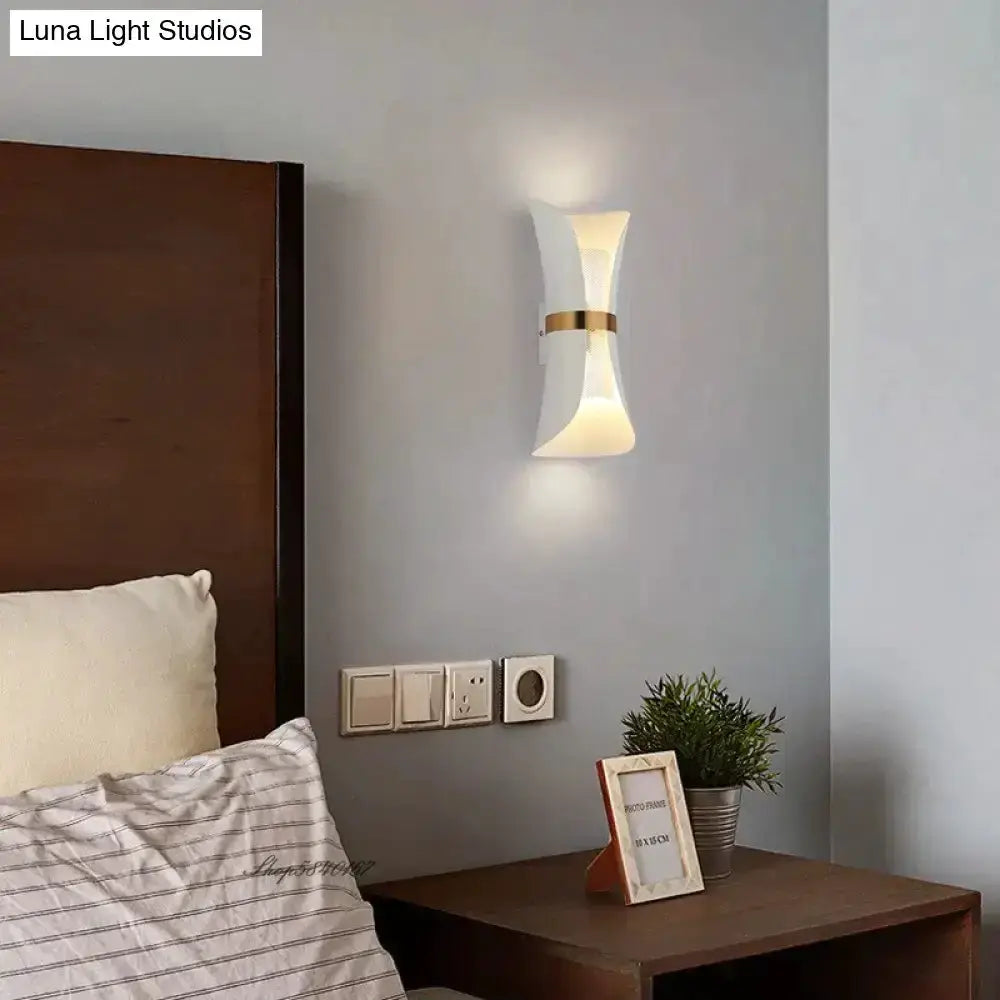 Black and Gold Curved Wall Lamp for Bedroom