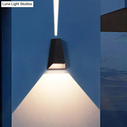 Triangle Aluminum LED Wall Sconce in Black - Simple Style, Flush Mount, Warm/White Light