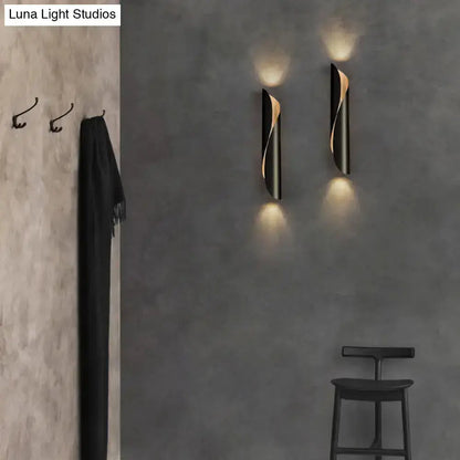 Modern Black and Gold Twisted Wall Sconce Light