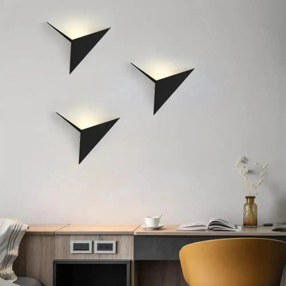 Modern Black and White Triangle Wall Lamp Sconce