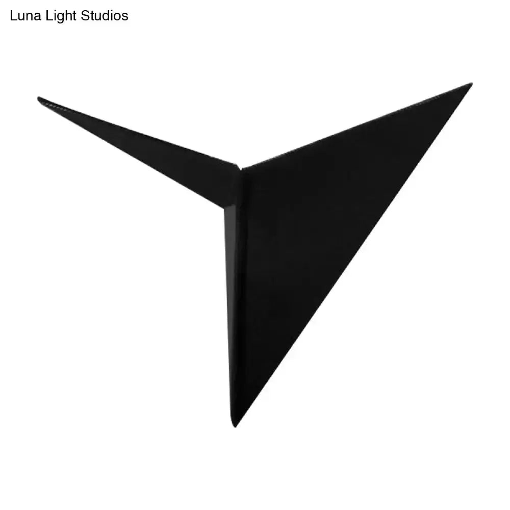 Modern Black and White Triangle Wall Lamp Sconce