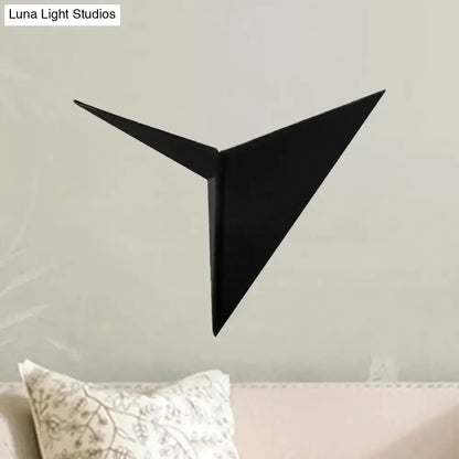 Modern Black and White Triangle Wall Lamp Sconce