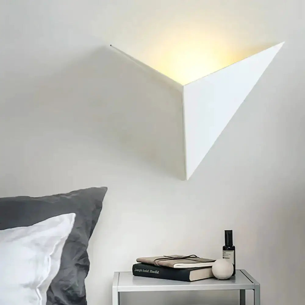 Modern Black and White Triangle Wall Lamp Sconce