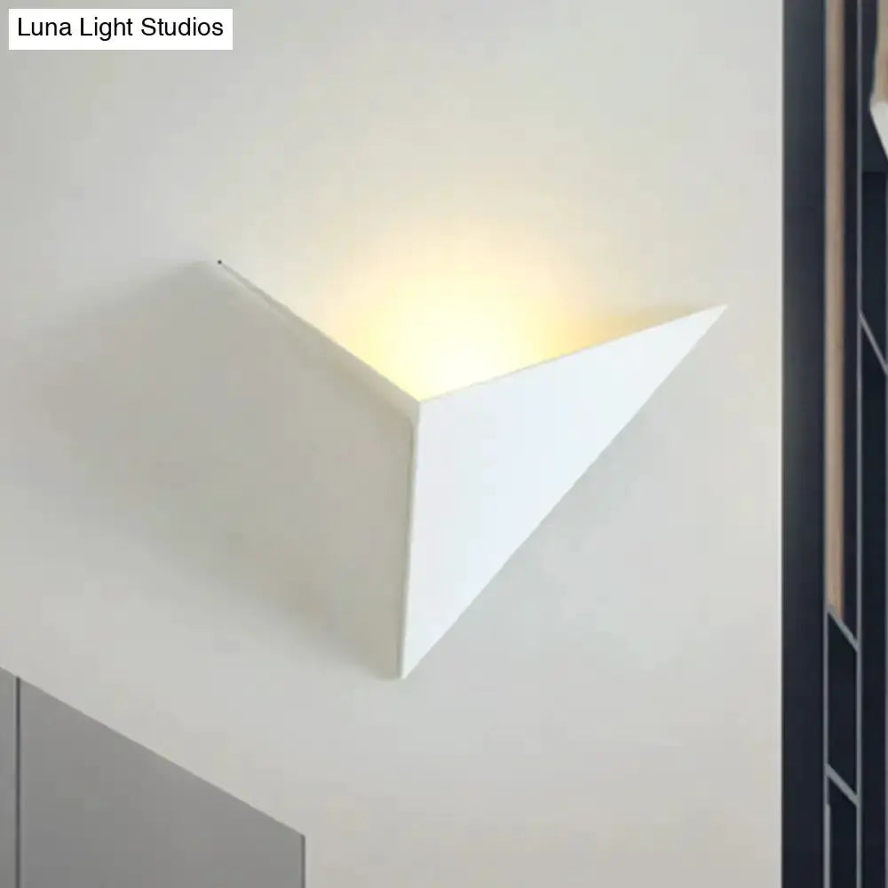 Modern Black and White Triangle Wall Lamp Sconce
