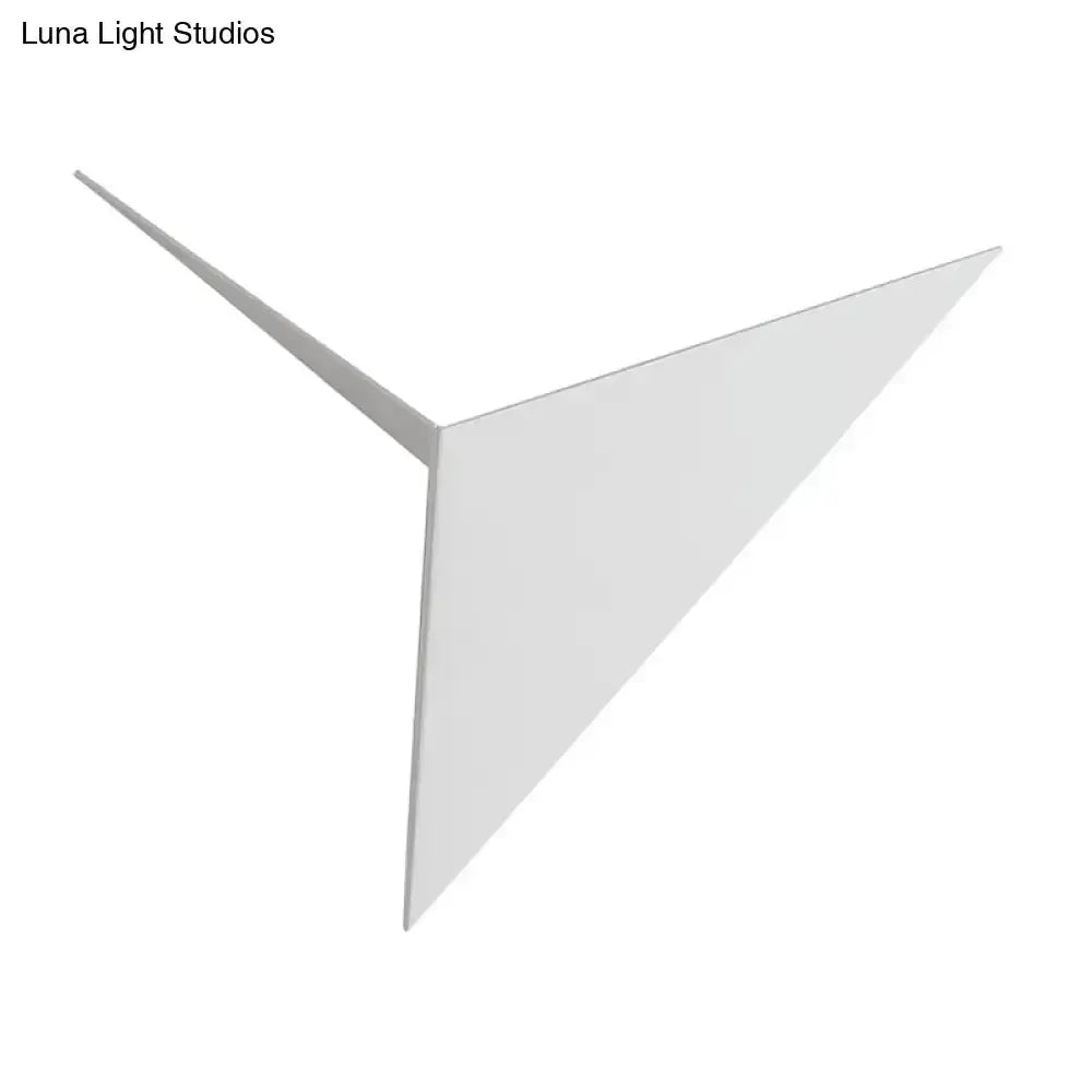 Modern Black and White Triangle Wall Lamp Sconce