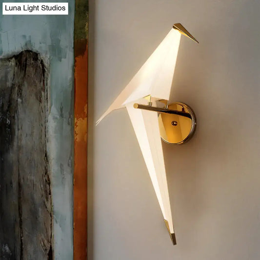 Aplique de pared para comedor de 1/2 luz con pantalla de plástico Birdie: Lámpara de pared modernista blanca con luz cálida/blanca