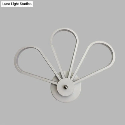 White Acrylic LED Modernist Wall Sconce Lamp with Clover Shape for Bedroom Wall Mount Lighting