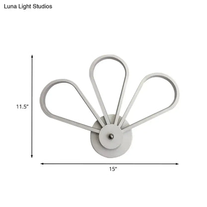 White Acrylic LED Modernist Wall Sconce Lamp with Clover Shape for Bedroom Wall Mount Lighting