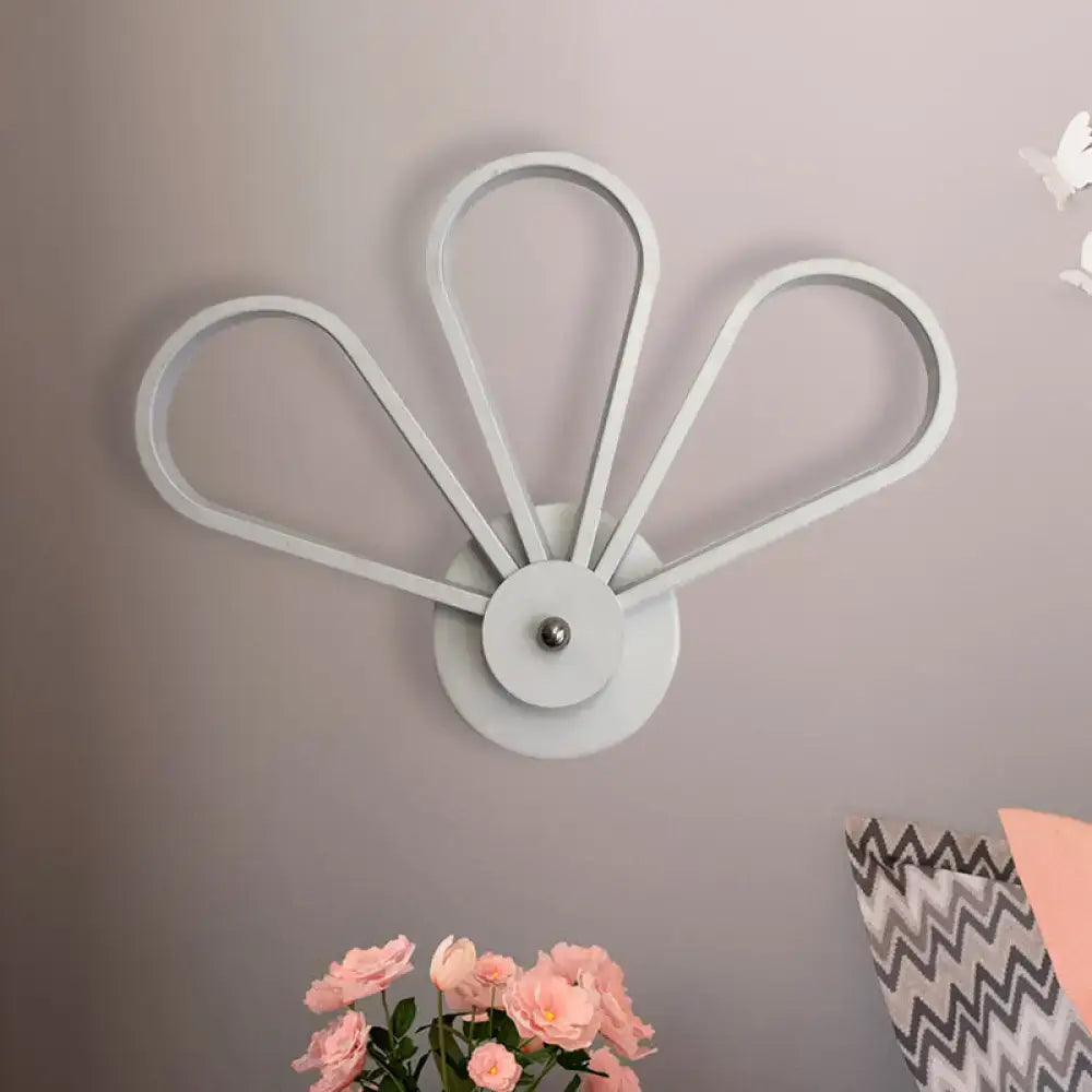 White Acrylic LED Modernist Wall Sconce Lamp with Clover Shape for Bedroom Wall Mount Lighting