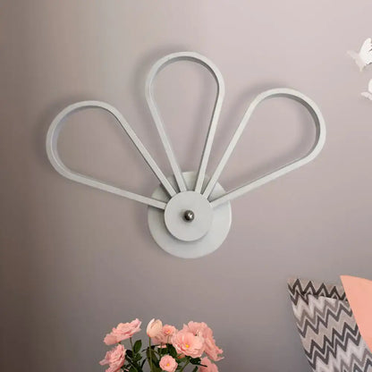 White Acrylic LED Modernist Wall Sconce Lamp with Clover Shape for Bedroom Wall Mount Lighting