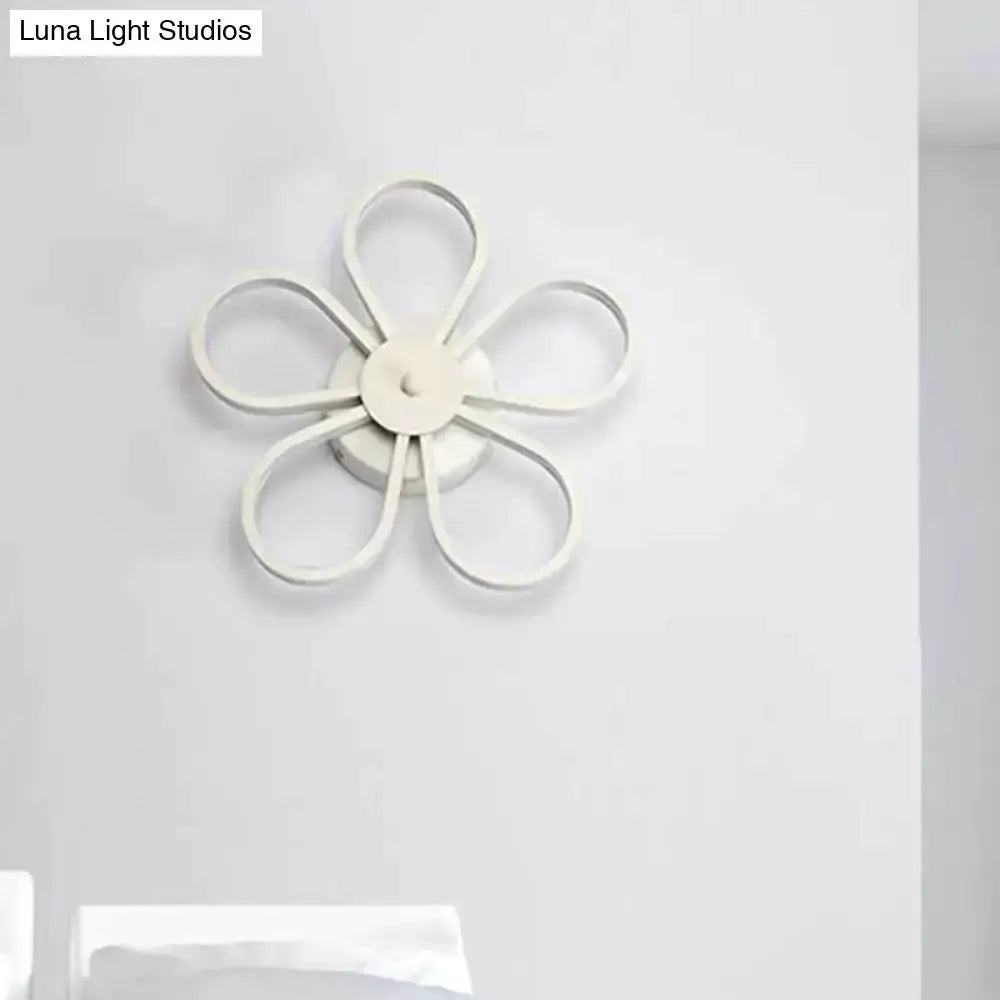 Modern White Flower Wall Mounted LED Dining Lamp
