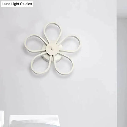 Modern White Flower Wall Mounted LED Dining Lamp