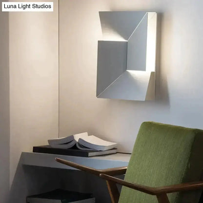 Modern White Geometric Wall Lamp for Living Room
