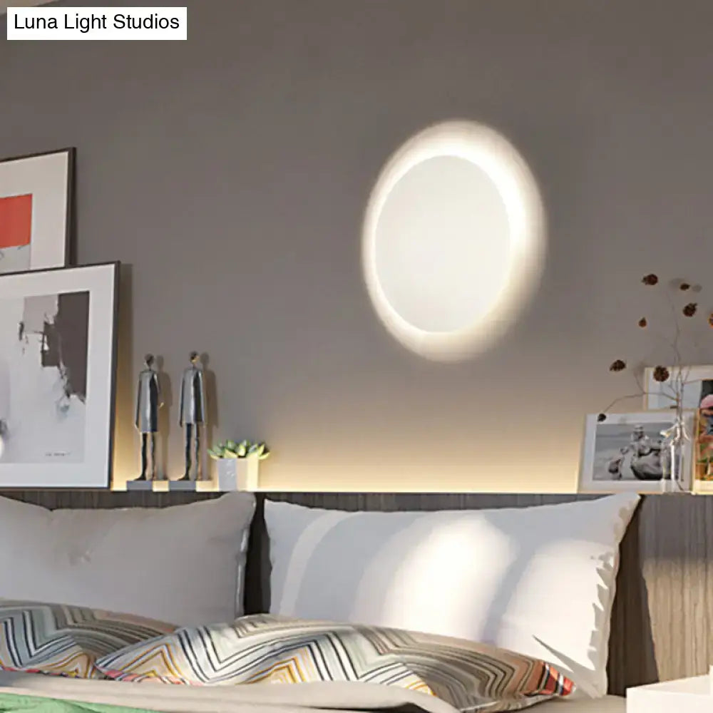 White/Gold LED Wall Light with Warm/White Illumination - Perfect for Modern Bedrooms