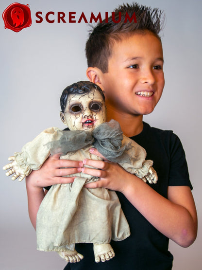 Muñeca espeluznante de cara agrietada con sonido: decoración de Halloween de 35 cm de alto