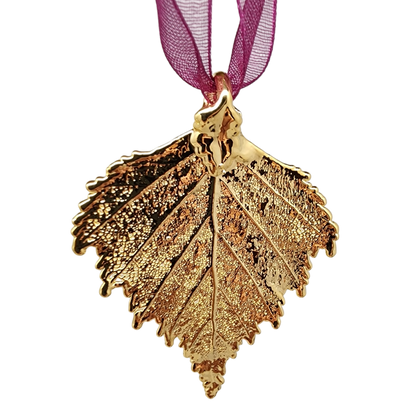 Ornement en feuille de bouleau dorée avec ruban transparent