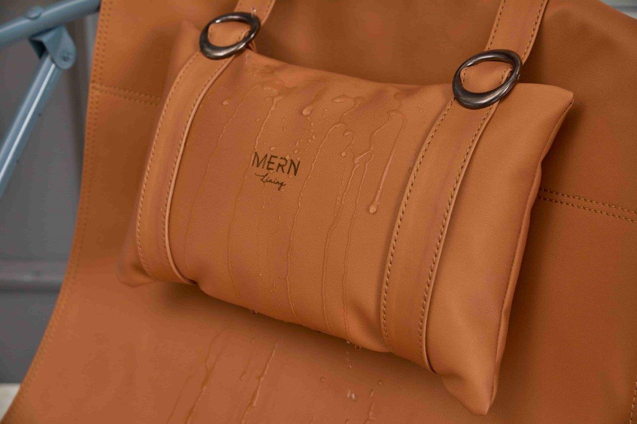 Silla plegable de piel sintética con estructura de metal color naranja