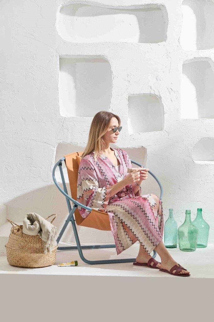 Silla plegable de piel sintética con estructura de metal color naranja