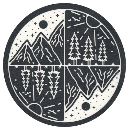 Posavasos Sip Sip Hooray - Montañas y árboles - Brújula en blanco y negro