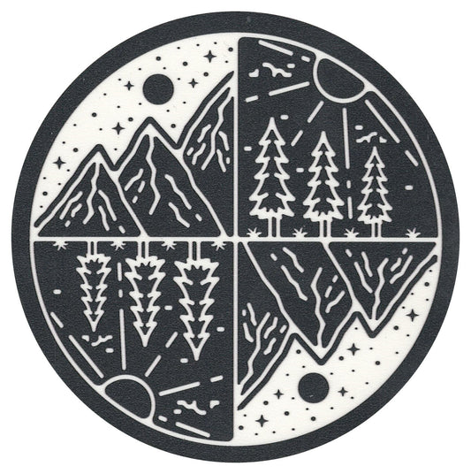 Posavasos Sip Sip Hooray - Montañas y árboles - Brújula en blanco y negro
