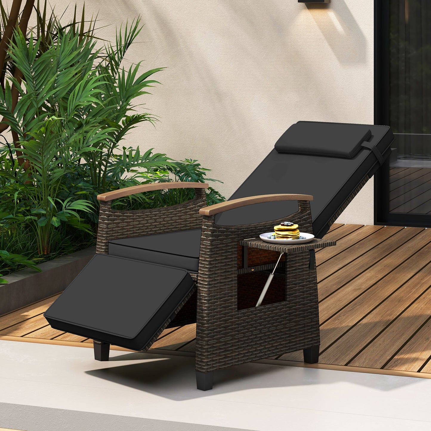 Sillón reclinable de mimbre para patio con respaldo y reposapiés ajustables - Negro