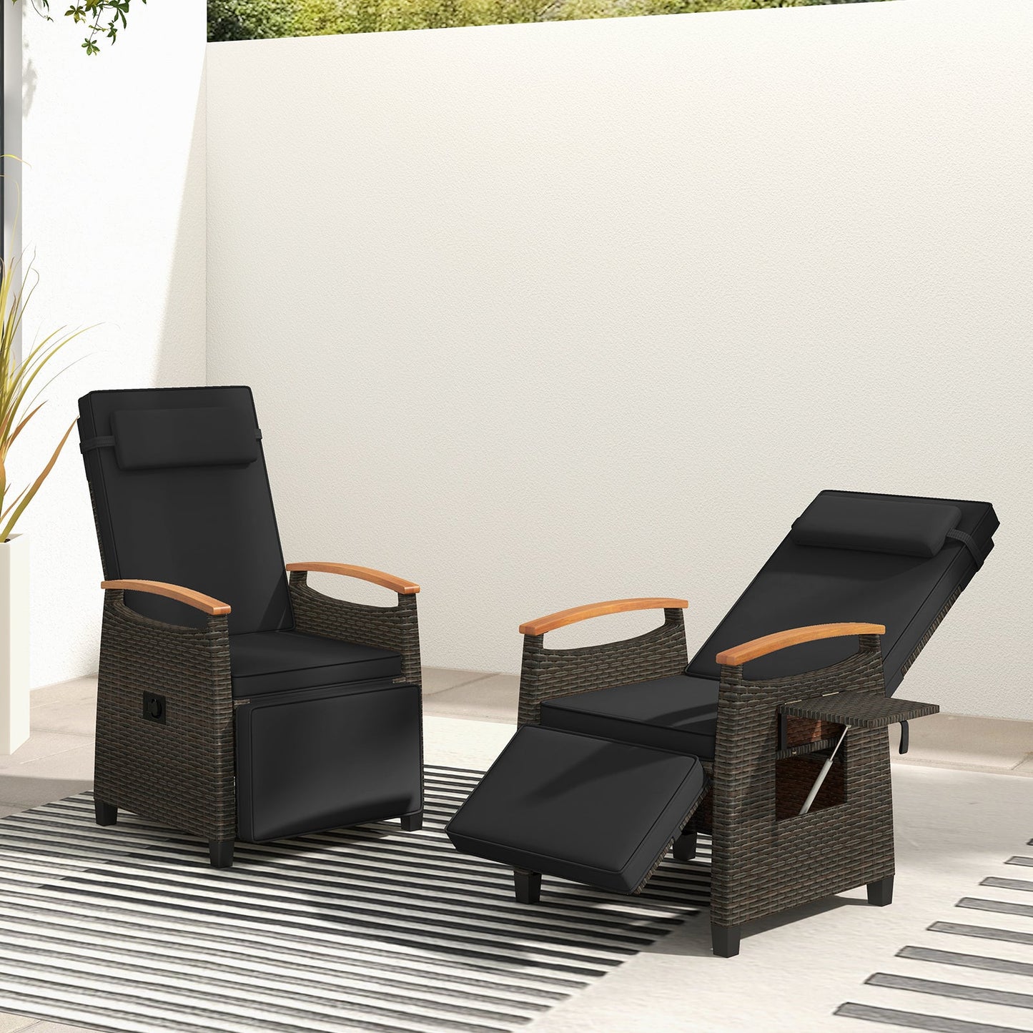 Sillón reclinable de mimbre para patio con respaldo y reposapiés ajustables - Negro