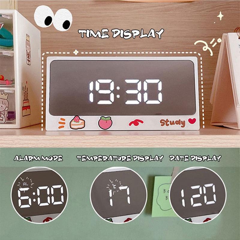 Desk Clock Stevvex with LED mirror display, USB charger, 12/24h snooze on Tampa Home & Garden Store