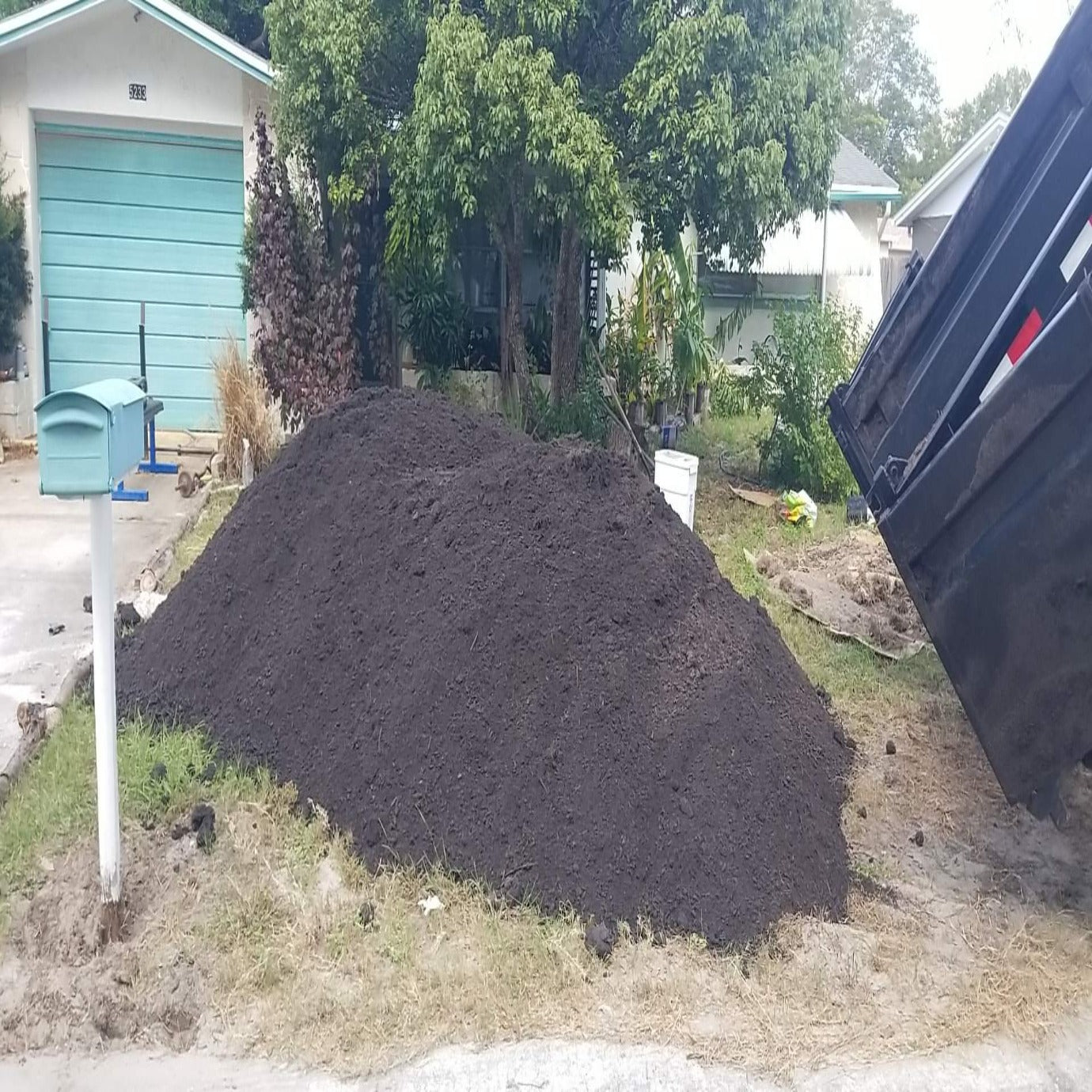 Bulk top soil delivery near me, bulk soil delivered to the front yard.