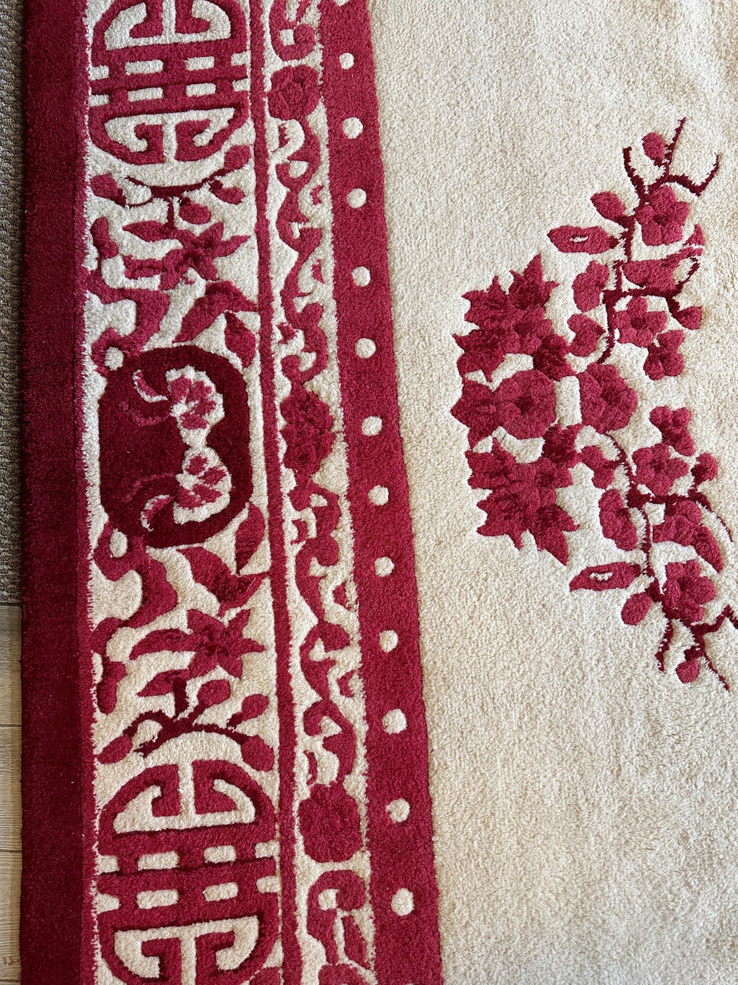 Tapis rouge et beige de style Art déco chinois, 11 x 15