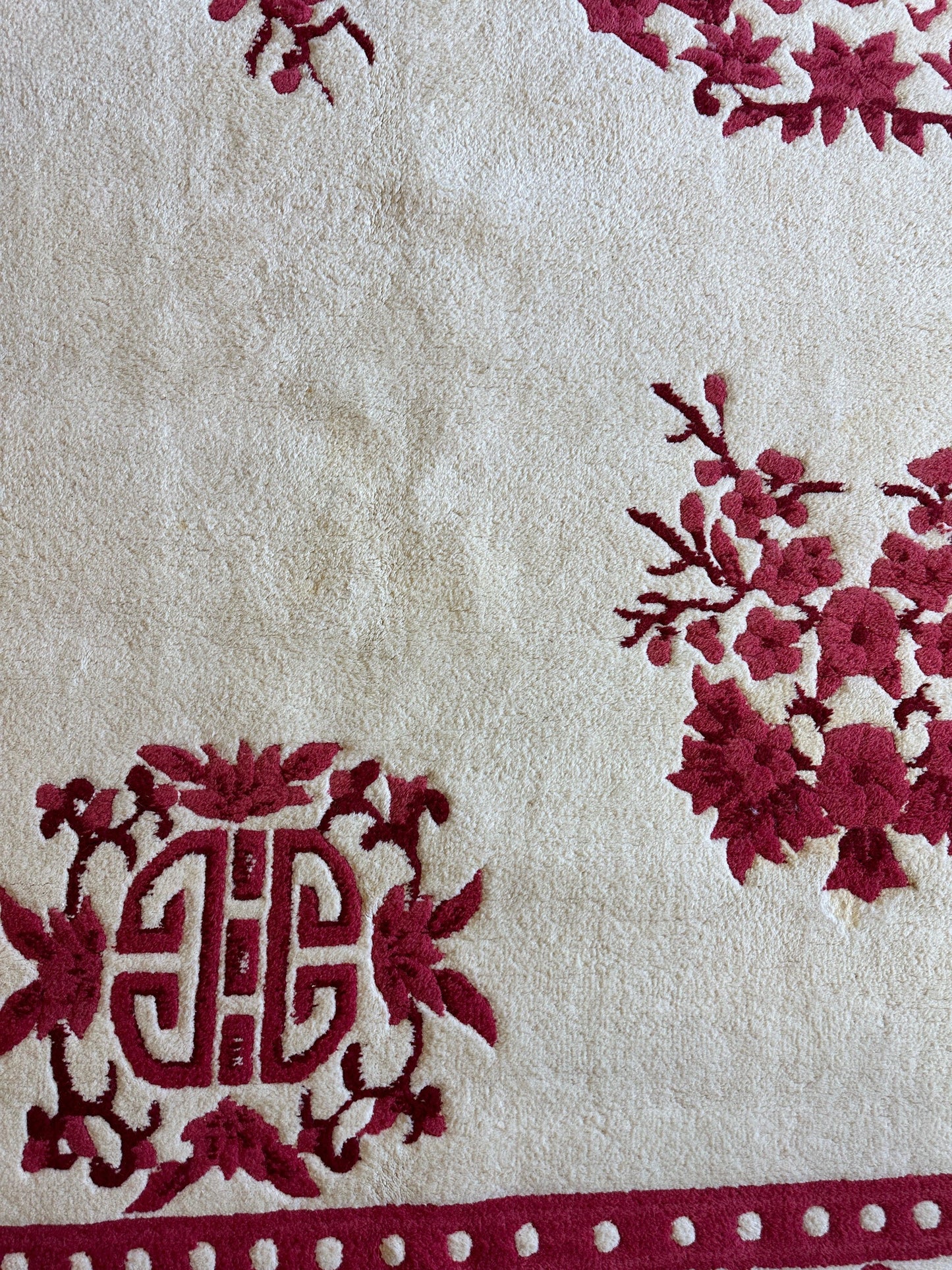 Tapis rouge et beige de style Art déco chinois, 11 x 15
