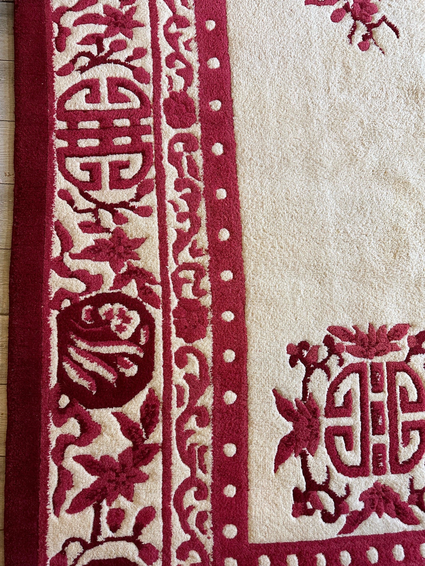 Tapis rouge et beige de style Art déco chinois, 11 x 15